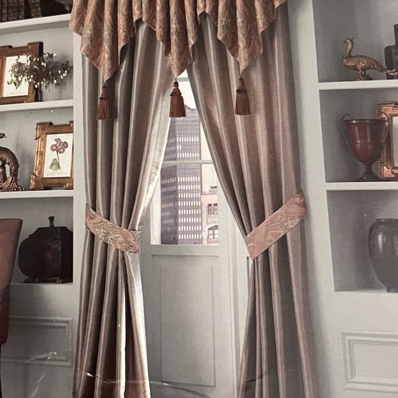 “Waterford” Valance - Brogan Luxury Window Fashions (Valance only) - Picture 2 of 4